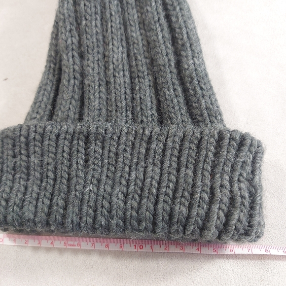 M4EO Made 4 Everyone Gray Knit Faux Fur Pom Pom Hat Toque - Picture 5 of 5